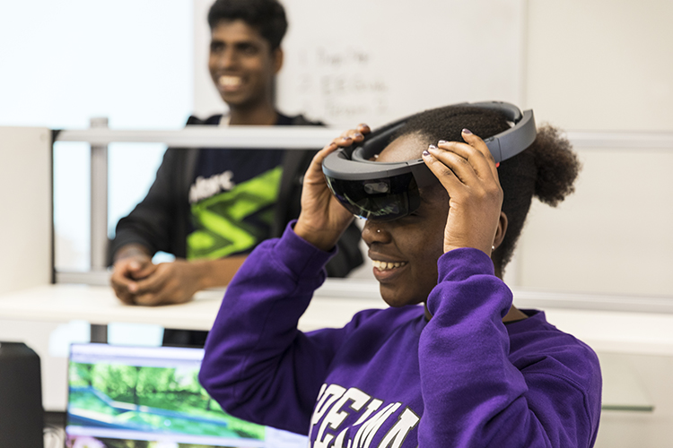 Spelman College student participating in the 2017 CSNE Hackathon