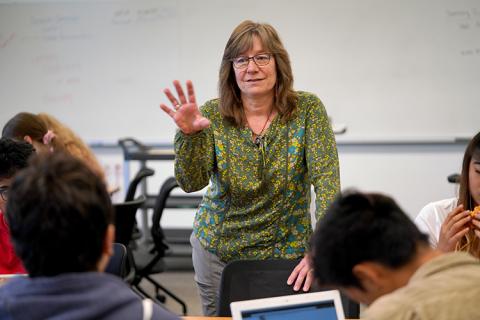 Laura Moore, a former RET participant and lead teacher for math and science at the Eton School in Bellevue, Washington, returned to the CNT this year to help facilitate the center’s YSP-REACH program for high school students. Here, Moore is showing instructing students in an Arduino workshop.